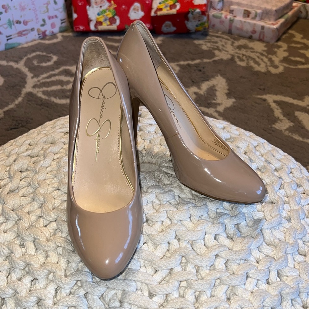 Jessica Simpson nude heels!